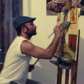 Alfredo Papa mentre dipinge in studio
